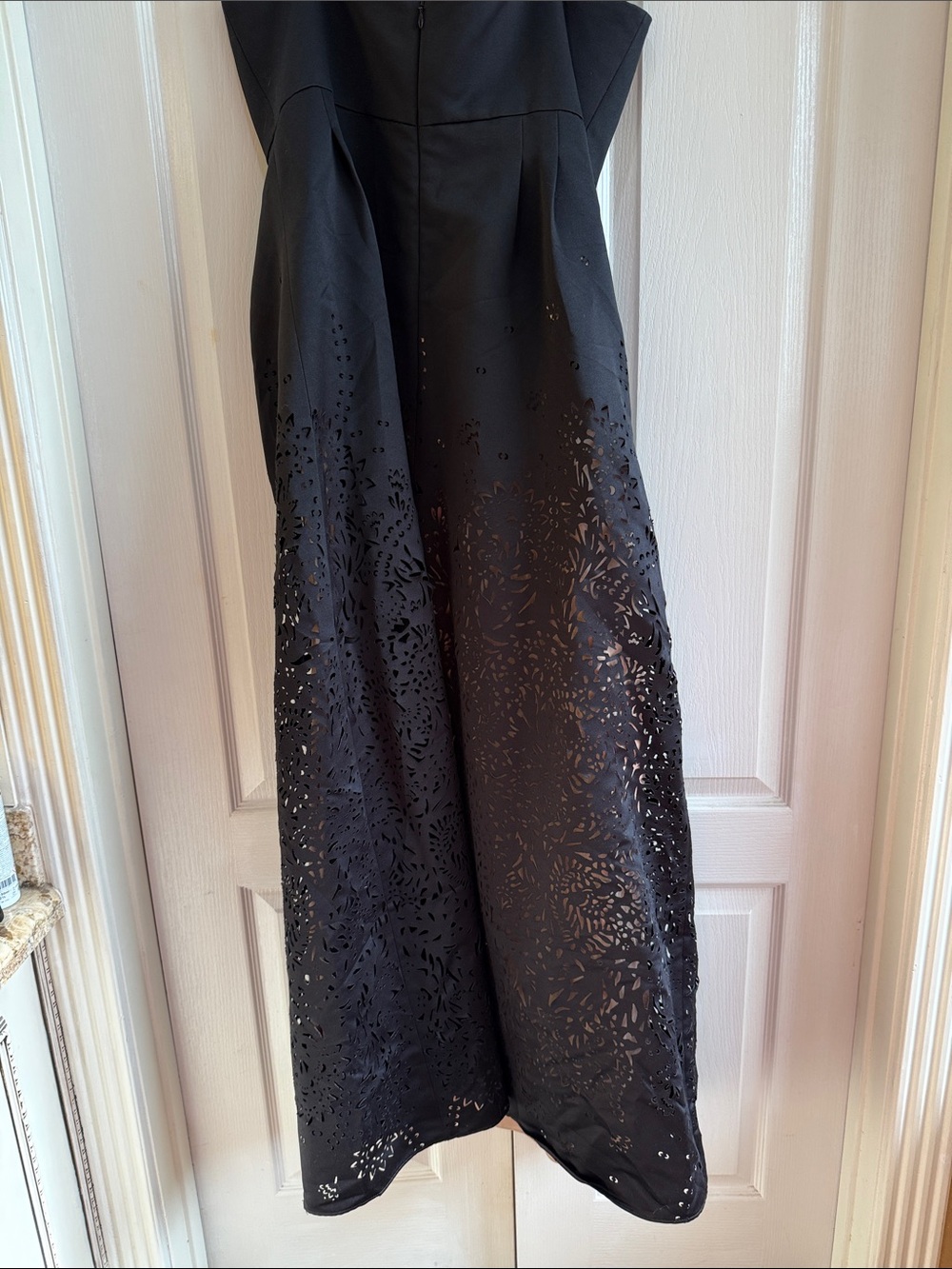Elegant Strapless Black Laser-Cut Evening Dress - Picture 2 of 3